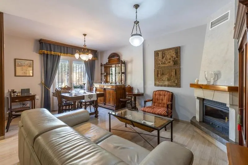 ADOSADO EN VENTA EN MARACENA JUNTO A PARADA DE METRO
