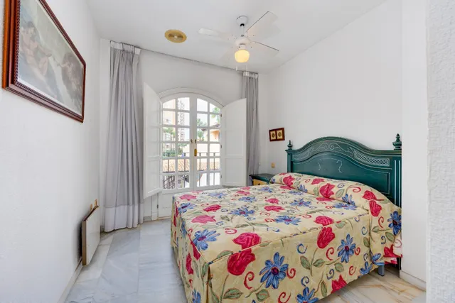 Apartamento de tres dormitorios y dos baños en residencial Duquesa Beach, primera línea de la playa de los locos — 19