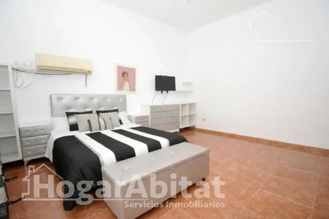 Gran patio privado y excelente ubicación en esta amplia planta baja en El Cabanyal — 11