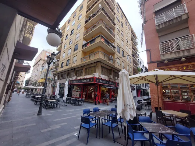¡Inversión Imperdible en Calle Castaños, Alicante! 🌟 — 8
