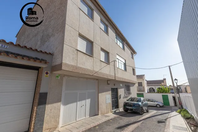 Edificio con dos viviendas en Jun — 19