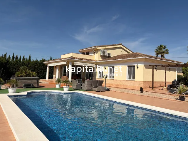 ESPECTACULAR CHALET CON JACUZZI EN OLLERIA. EN EXCLUSIVA EN 