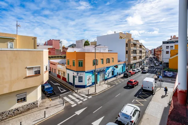 Casa de 4 plantas en zona céntrica de La Laguna · Ideal para inversores y familias numerosas · Muchas posibilidades — 31