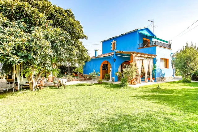 VIVIENDA INDEPENDIENTE CON GRAN PARCELA EN PRIORATO DE BANYE