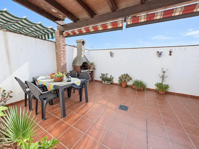 Espaciosa casa con patio privado, barbacoa y garaje: el hogar perfecto para tu familia — 2