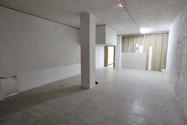 Local comercial 169m² en venta - Zona Pueblo — 11