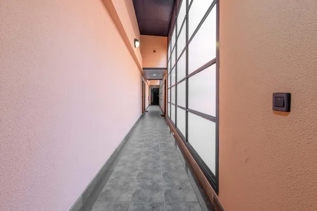 ¡Vive el Centro sin ruido! 180m2 construidos, 4 dormitorios, patio, garaje y trastero en calle Inocentes — 29