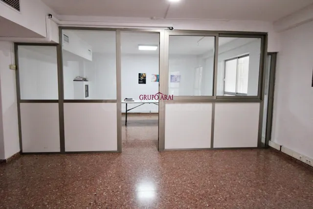 Oficina Espaciosa y Luminosa en Primera Planta en Ubicación  - foto 3
