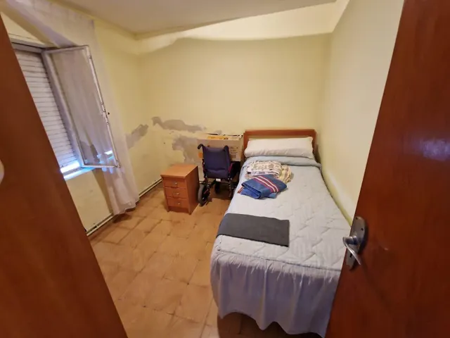 SE VENDE CASA EN VILLACALBIEL, 2 PLANTAS, PATIO 60 M2, CALEFACCIÓN, NECESITA REFORMAS — 11