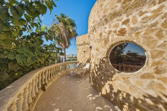 ESPECTACULAR VILLA CON PISCINA, 6 DORMITORIOS EN SUITE Y VISTAS AL MAR EN SA TORRE — 29