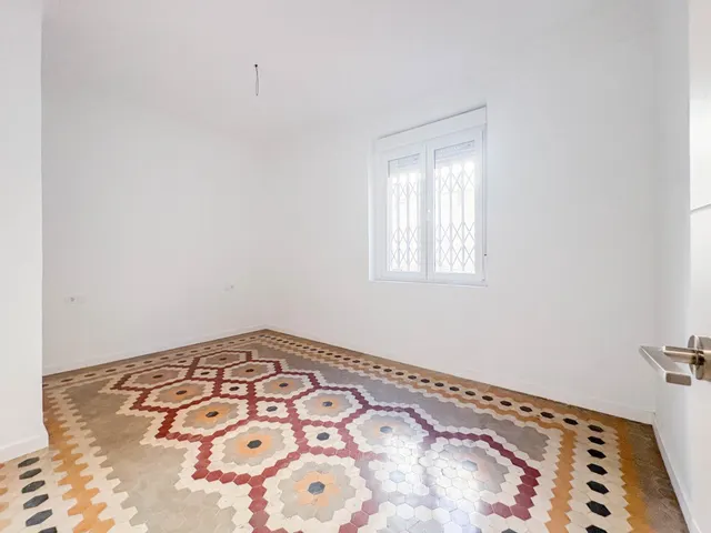 Exclusivo piso reformado a estrenar junto a la avenida del puerto — 12