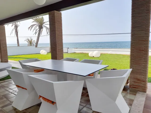 Moderna villa en primerísima línea de playa — 3