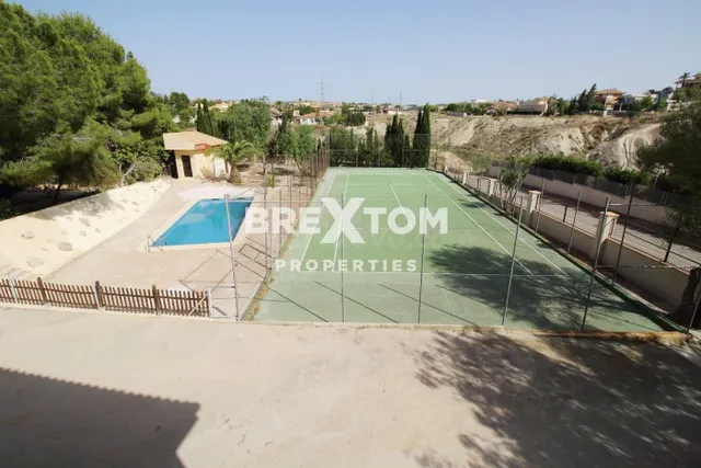 CHALET CON PARCELA DE 2040 METROS CON PISCINA Y PISTA DE TEN - foto 3