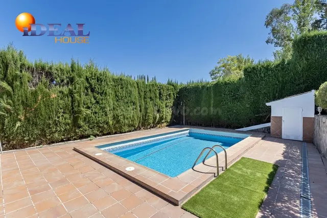 CASA PAREADA EN LA ZUBIA CON PISCINA, ZONA DE BARBACOA Y JAR - foto 3
