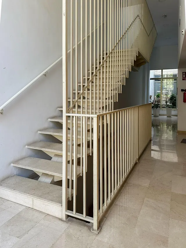 Ático con solárium de una habitación doble y un despacho en Avda. General Marvá — 29