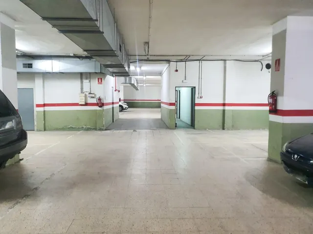 PARKING PARA COCHE + TRASTERO EN PARC I LA LLACUNA - BARCELONA — 7