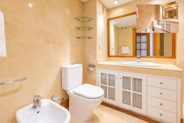 Piso con garaje y trastero en avda. mediterráneo — 31