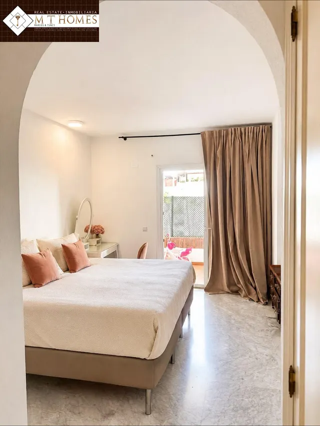 Elegante apartamento con vistas al parque y la piscina – 500 metros de playamar, tren y todos los servicios – urbanización privada con zonas ajardinadas — 11