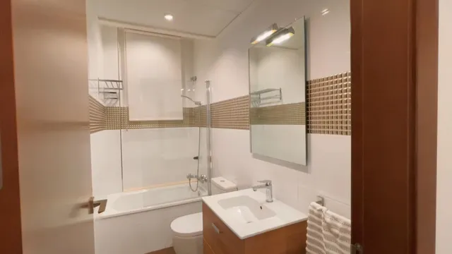 Villa independiente de dos plantas con solárium y piscina privada. — 13