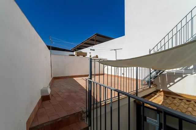 Casa en venta en Marchena, calle Cid – 2 dormitorios, 126 m2 y lista para entrar a vivir a 5 minutos del centro  2. Descripción corta — 13