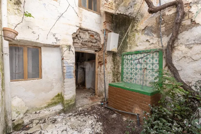 CASA PARA REFORMAR, MÁS TERRENO DE 250M2 — 5