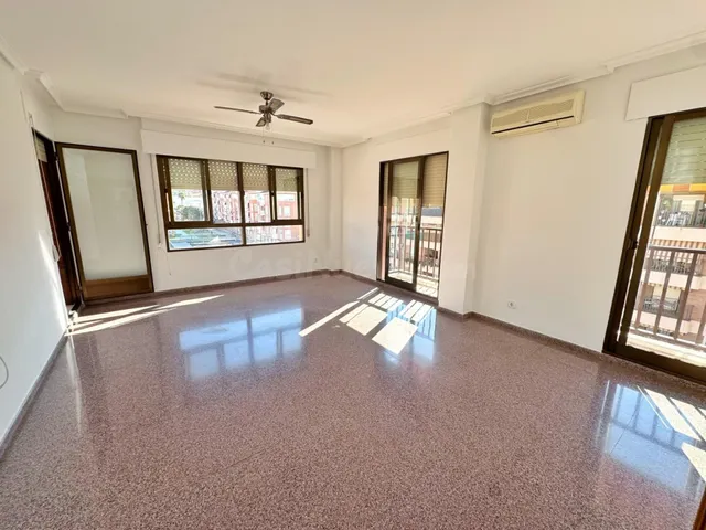 Vivienda esquinera muy luminosa y todo exterior en Petrer — 2