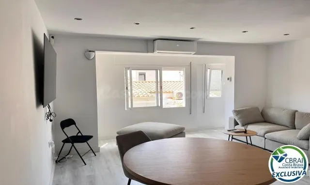 ROSES CENTRE Acogedor apartamento de dos dormitorios complet - foto 4