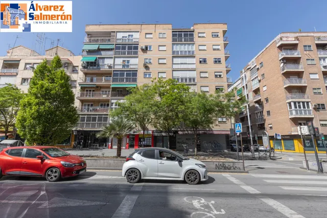 Piso con terraza y gran potencial junto a Camino de Ronda — 43