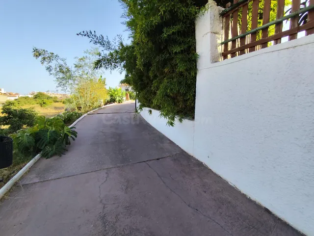 SE ALQUILA CASA EN RECINTO PRIVADO CON PISINA COMPARTIDA — 17