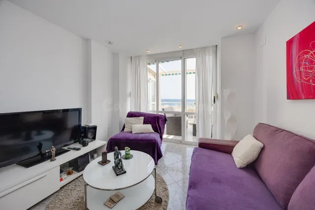 Apartamento de dos dormitorios, en primera línea, con fantásticas vistas al mar — 3