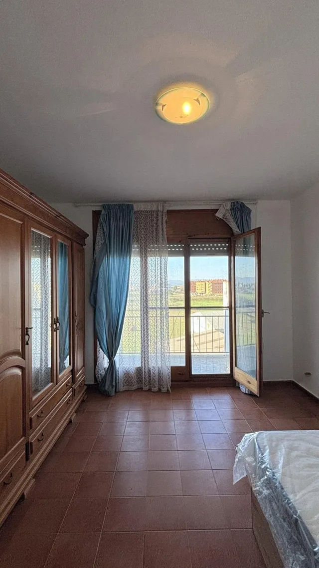 Piso de 4 habitaciones con garaje privado, dos balcones y vistas despejadas en el centro de Deltebre — 30