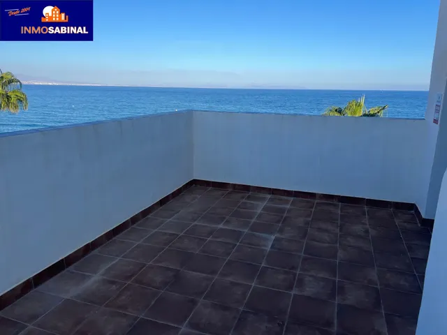Impresionante Piso en Primera Línea de Playa en La Romanilla, Roquetas de Mar por €310.000 — 15