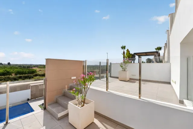 Moderna Vivienda Familiar con Piscina Privada en Excelente Ubicación — 25