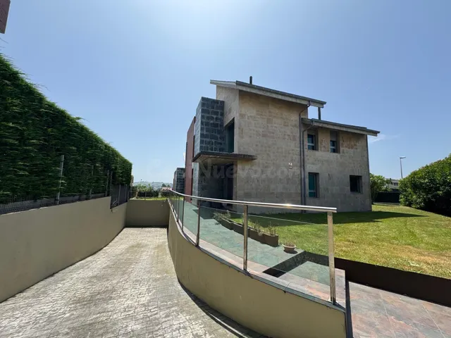 Elegancia, amplitud y privacidad, Un chalet único con ascens - foto 3