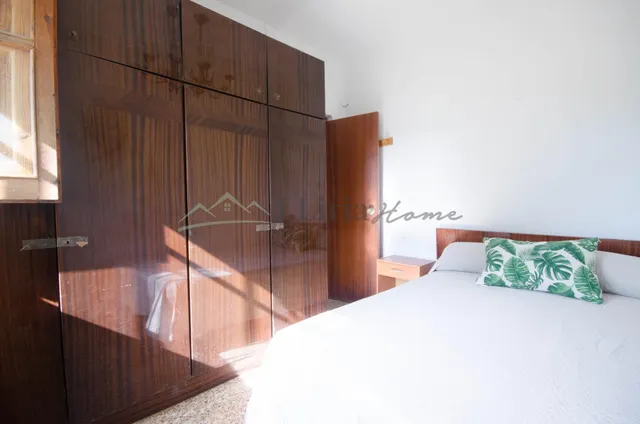 Ref. 04405.- EXCLUSIVA.- Chalet independiente con piscina en Urb. Camp Llíria. — 27