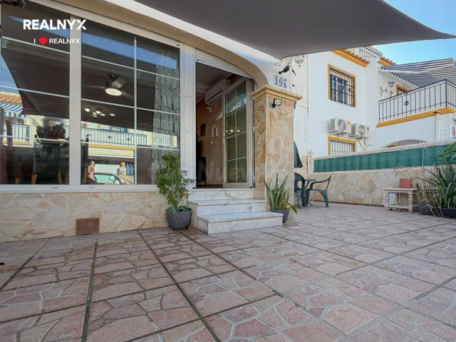 Jardin del mar! Espectacular bungalow con amplia terraza en urbanización privada con piscina comunitaria — 2