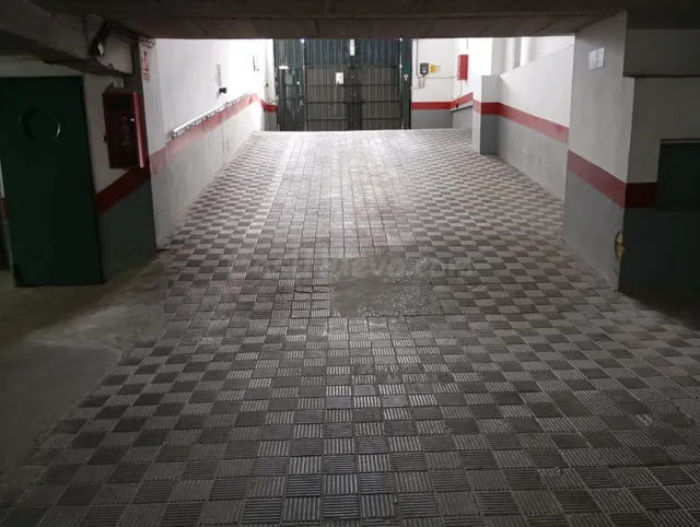 PLAZA DE GARAJE PARA COCHE GRANDE EN CALLE MEDINA SIDONIA — 5