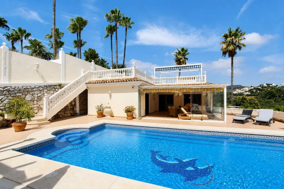 Villa 4 habitaciones 213m² en venta - Elviria