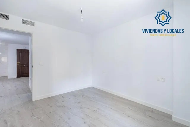 Piso reformado en Avenida Barcelona — 10