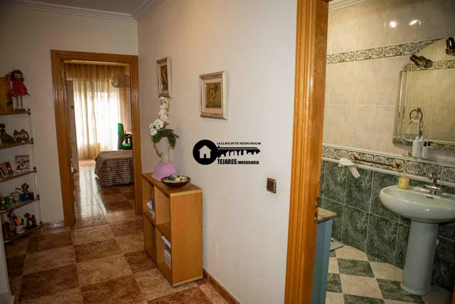 Se vende edificio completo de tres plantas  con garaje, patios privados y solárium — 50