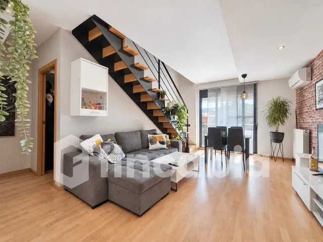 Dúplex con dos terrazas y aparcamiento en el centro de Santa Coloma de Farners — 10