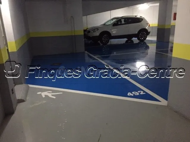 Plaza de parking en venta al lado de la Plaça Catalunya - foto 3