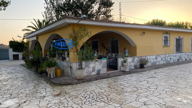 Típica casa tradicional de campo situada sobre terreno URBAN - foto 3
