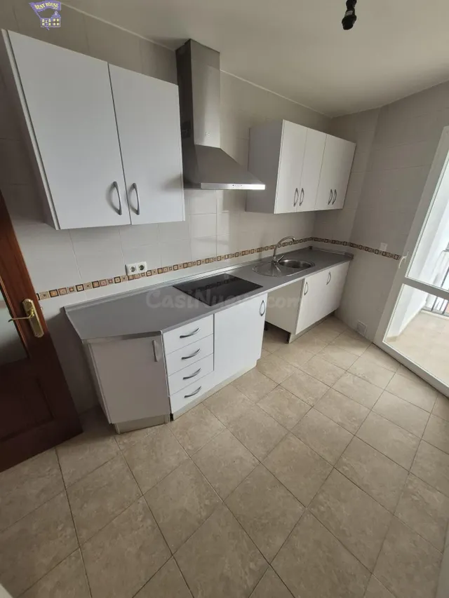 SE VENDE PISO EN ZONA DEL PORTICHUELO