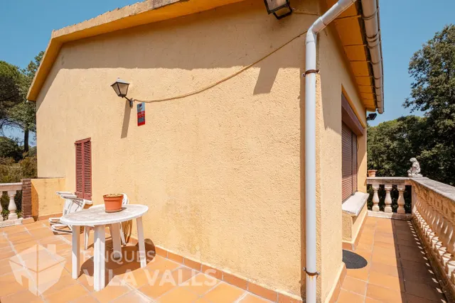 Casa con gran jardín en la naturaleza — 48