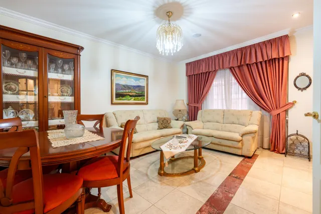 UNA CASA CON ALMA EN EL CORAZÓN DE ALMERÍA: 278 m2 Y DOS TERRAZAS PARA DISFRUTAR — 11