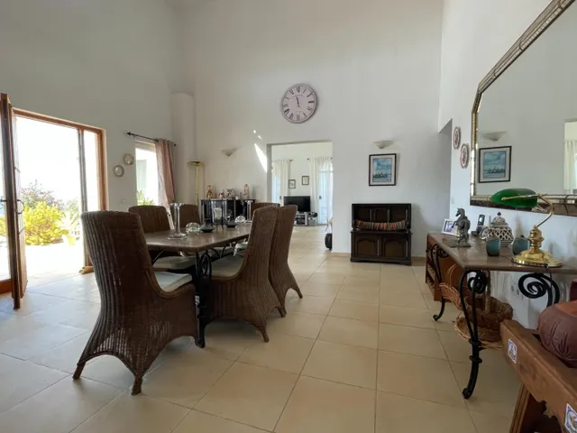 Exclusivo chalet con 9000m2 de parcela — 16