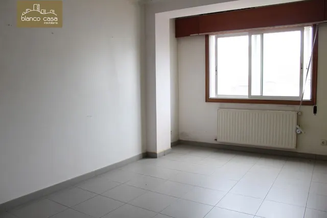 Oficina en el centro de Carballo por 350€ — 7