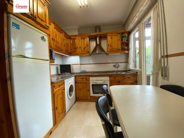 En Burgos C/ Alfareros. Se alquila precioso piso de cuatro habt, baño, aseo, garaje. — 19