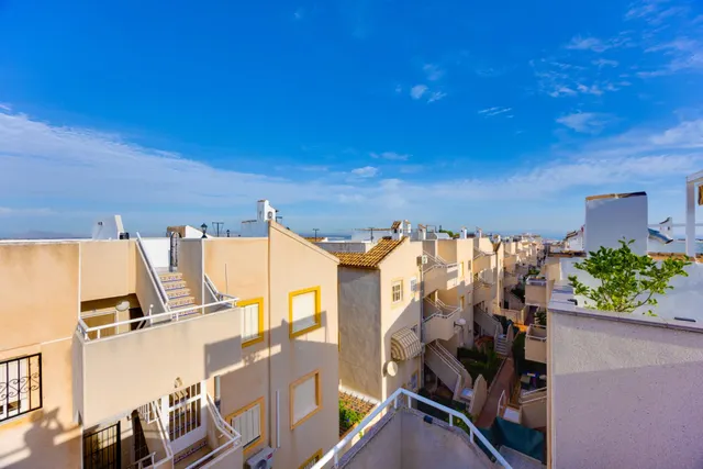 Luminoso apartamento, con gran solárium privado y vistas, en "La Mata", Torrevieja — 31
